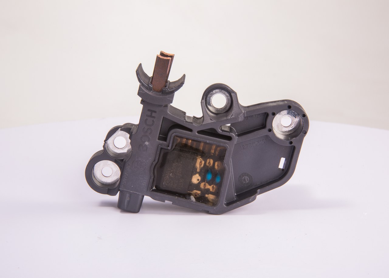 Ilustracja 0 272 220 731 BOSCH regulator napięcia