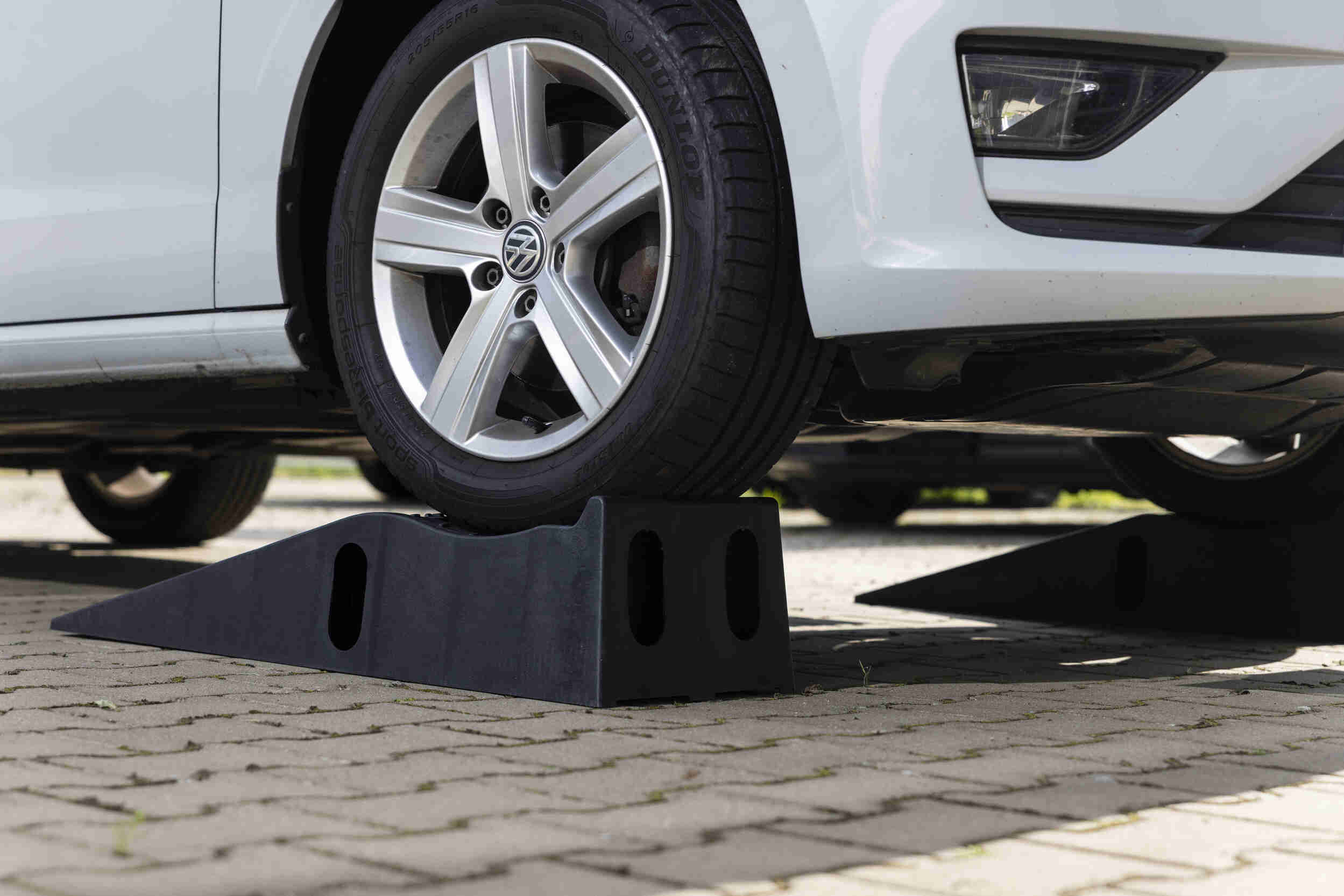 Ilustracja V98-65017 VAICO rampa najazdowa