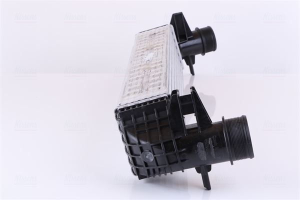 Ilustracja 96120 NISSENS chłodnica powietrza doładowującego - intercooler